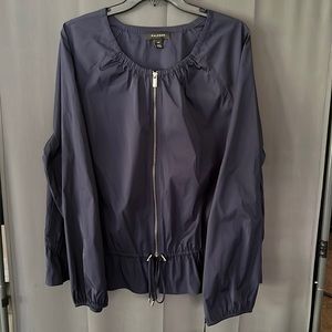 Tie & zipper windbreaker